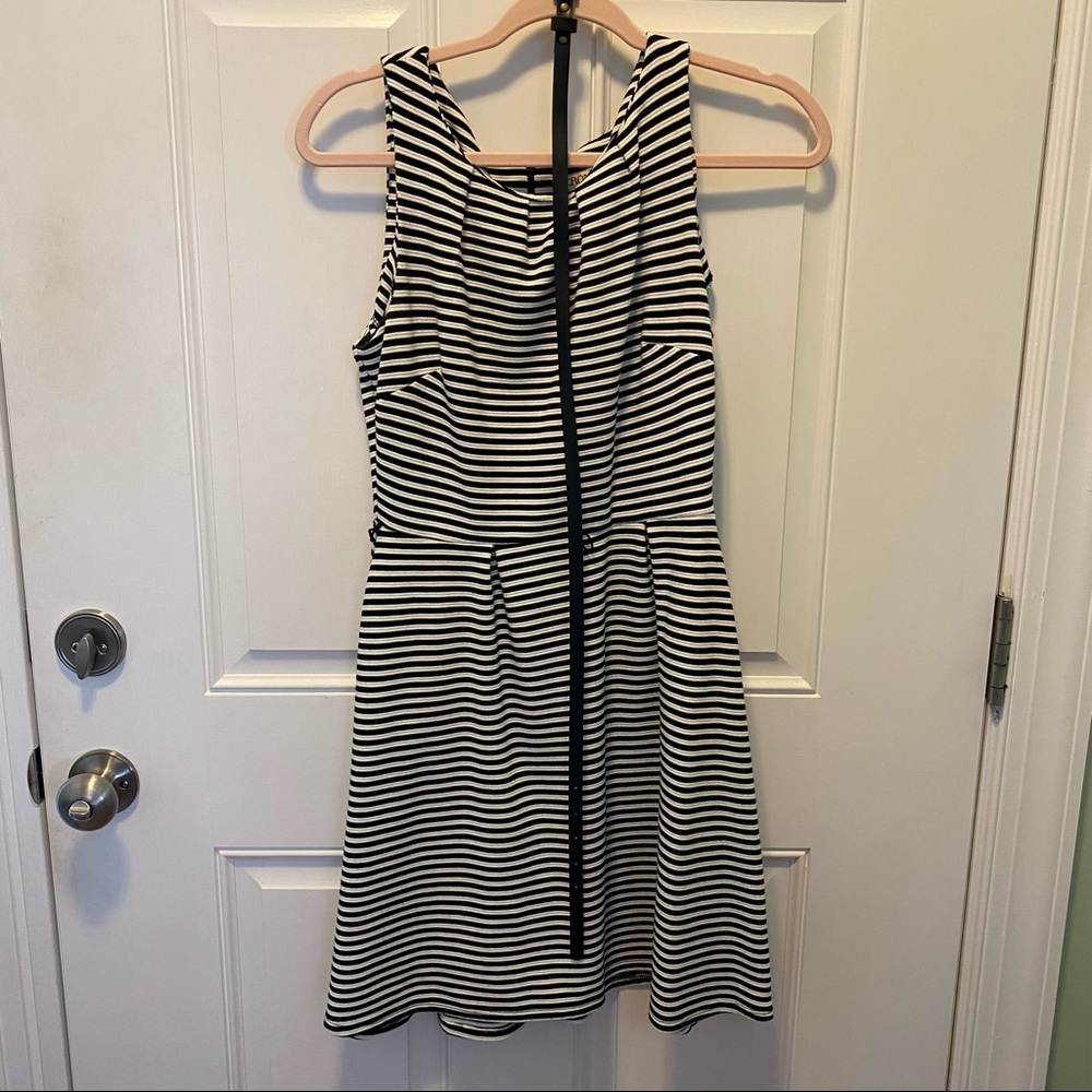 Merona sleeveless striped dress with belt Small